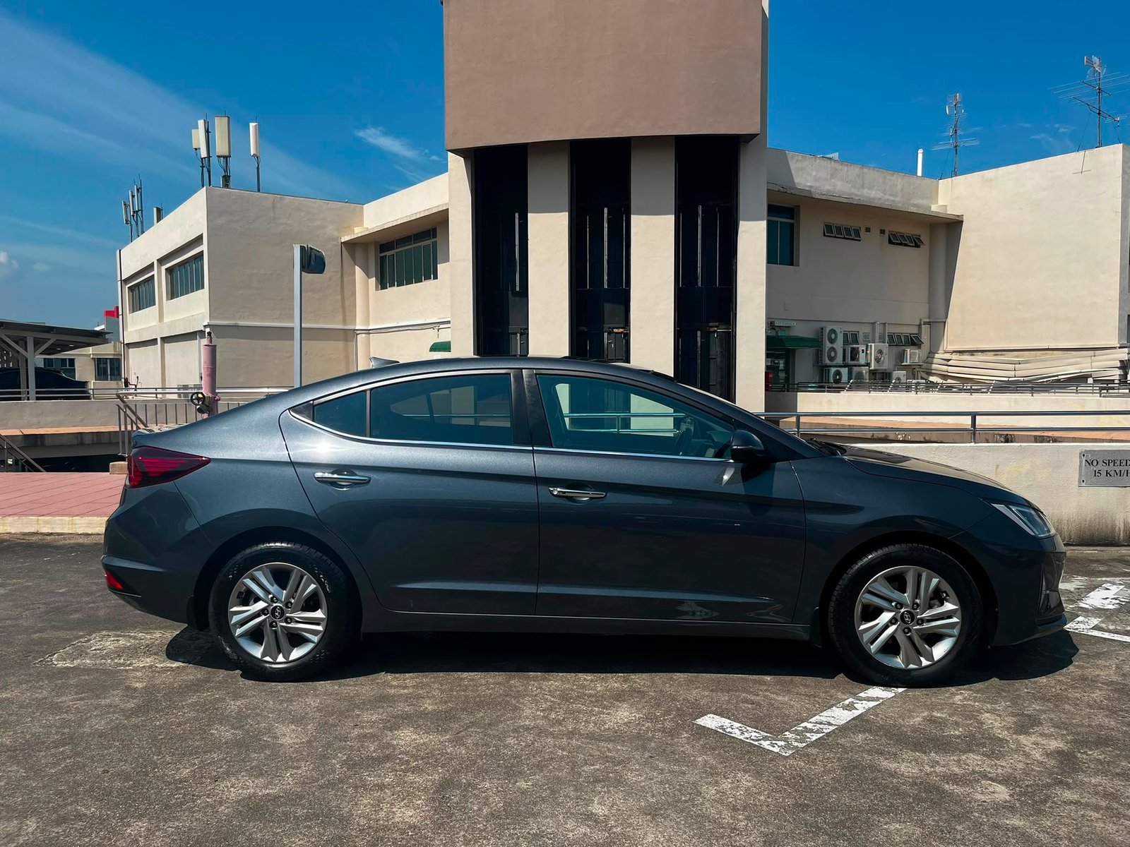 Hyundai Avante 1.6 GLS photo 4